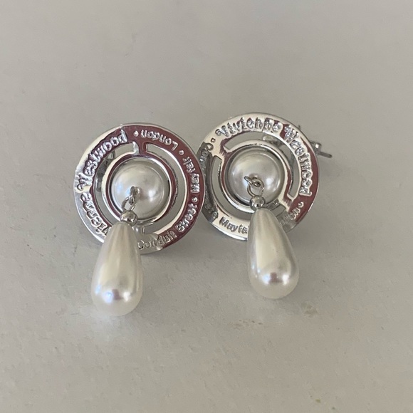 NWOT Vivienne Westwood Pearl Drop Earring - Picture 6 of 6